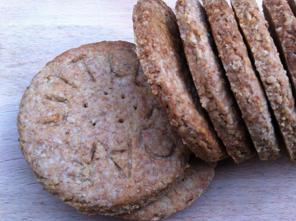 homemade-wholemeal-digestive-biscuits-thelittleloaf