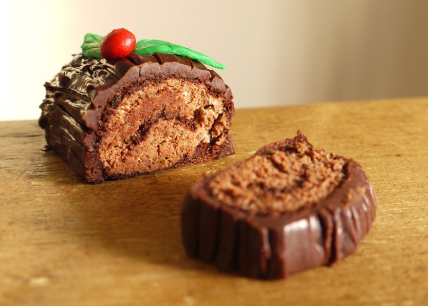 http://www.thelittleloaf.com/wp-content/uploads/2012/12/chocolate-yule-logs-023.jpg